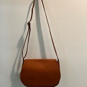 Le Donne Elegant Tan Leather Crossbody Shoulder Bag